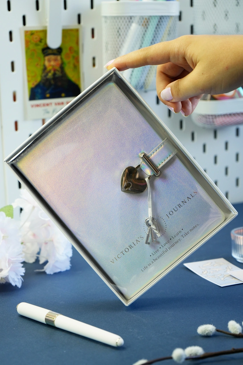 Kilitli Günlük,defter-metalik- Kutulu 13x18 Cm. Hush Hush Gümüş