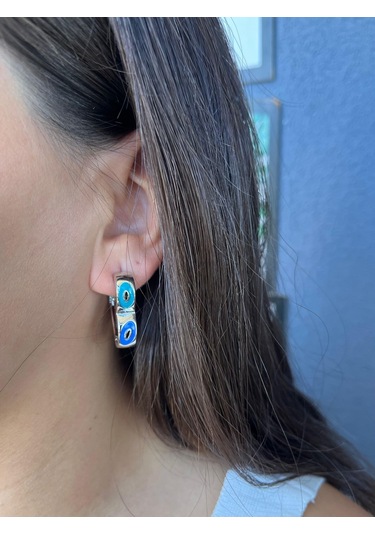 Gümüş Renkli Gözlü Kalp Küpe