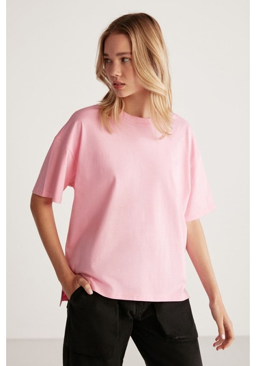 GRIMELANGE Jemmy Kadın %100 Organik Pamuk Relaxed Fit Yırtmaçlı Yuvarlak Yakalı Açık Pembe T-shirt Açık Pembe