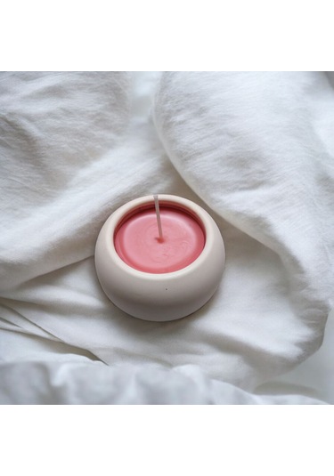 El Yapımı Mum Yuvarlak Beton Kapta Büyüleyici Soya Mumu