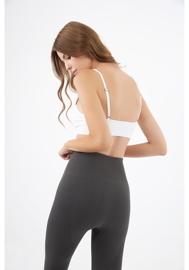 Beyaz İp Askılı Çıkarılabilir Kaplı Seamless Kadın Crop Atlet Beyaz