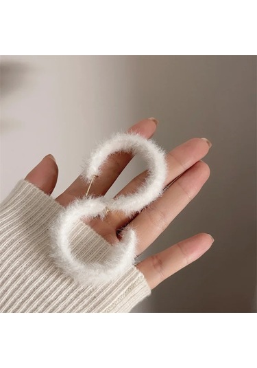 Peluş Hoop Küpeler Kadınlar İçin Kürklü Beyaz Yuvarlak Hoop Beyaz