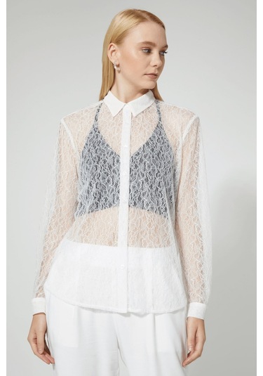 Beyaz Dantel Detaylı Gömlek Desenli