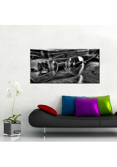 Gözlük Ve Yansıması Kanvas Tablo