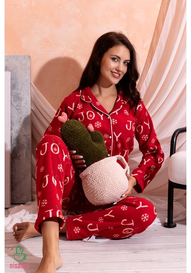 Kışlık Yılbaşı Desenli Kadın Gömlek Polar Pijama Takımı- Geyikli Yılbaşı Pijaması Kırmızı