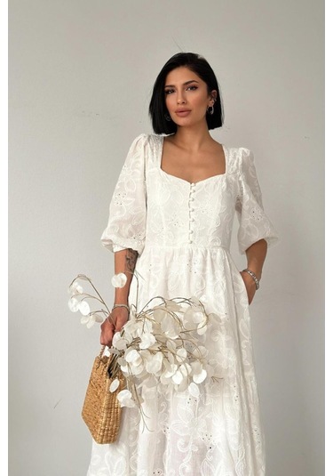 Beyaz Düğmeli Brode Elbise Beyaz