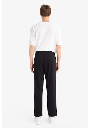 Defacto Regular Fit Basic Düz Beli Bağcıklı Düz Paça Cepli Eşofman Altı D6762AX24AU Siyah Defacto Regular Fit Basic Düz Beli Bağcıklı Düz Paça Cepli Eşofman Altı D6762AX24AU Siyah