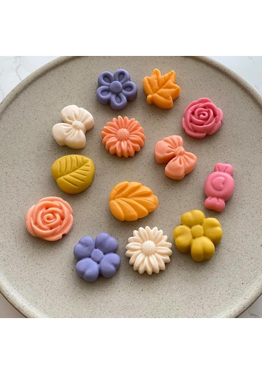 Shineyee 18 Bölmeli Silikon Kalıp Seti: Çiçek, Yaprak Ve Fiyonklu Tasarımlarla Pasta Ve Çikolata Yapımı İçin İki Parça Diğer