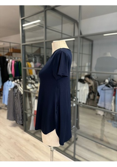 Kadın Türlü Viskon Kumaş Yırtmaç Detaylı Bluz Lacivert