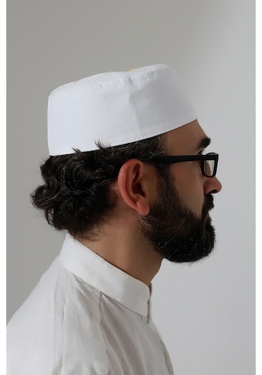 Elif Vav Nakışlı Kalıp Namaz Takkesi - Beyaz Beyaz