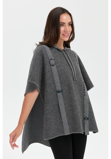 Kadın Kapüşonlu Önü Keçe İşlemeli Fermuarlı Yün Panço Füme Füme