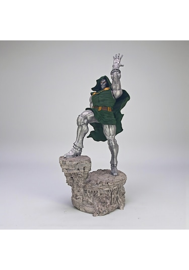 Doctor Doom Figür 30 Cm