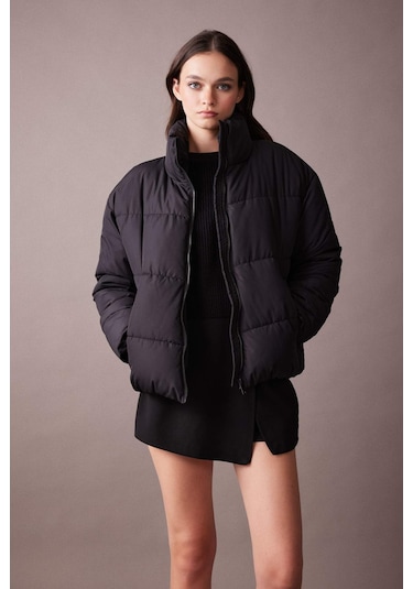 Defacto Su İtici Şişme Mont Oversize Geniş Kalıp Dik Yaka Fermuarlı Cepli Kapitoneli A3631AX23WNBK27 Siyah