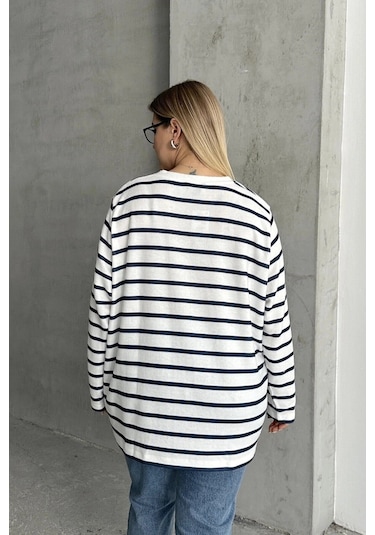 Kadın V Yaka Büyük Beden Oversize Kalıp Geniş Yırtmaçlı Çizgili Uzun Kol Curve Yumoş Bluz Beyaz