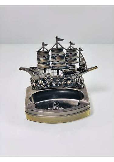 Yelkenli Gemi Figürlü Metal Çakmaklı Masa Kül Tablası