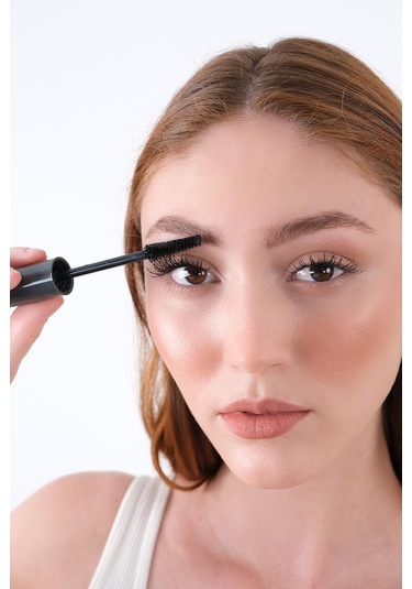 Alix Avien Dolgun Kirpik Etkili Topaklanmayan Kıvrımlar Ekstra Hacimli Siyah Maskara Lash Performer Mascara