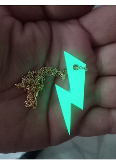 Karanlıkta Parlayan Fosforlu Şimşek Kolye Metal Zincirli