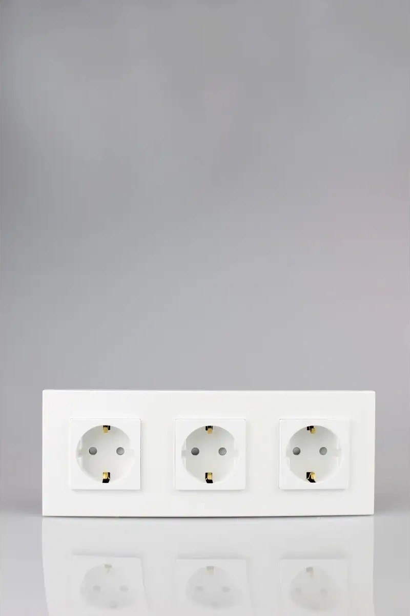 Vo'stabl Topraklamalı Üçlü Beyaz Priz. 145898790 103