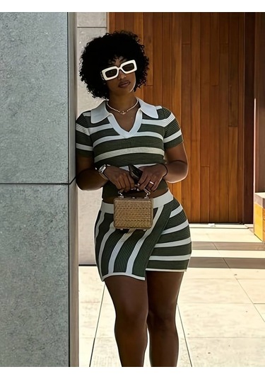 Sensuelle Kadın Kısa Kollu Polo Yaka Crop Asimetrik Mini Triko Etek Ikili Takım Yeşil