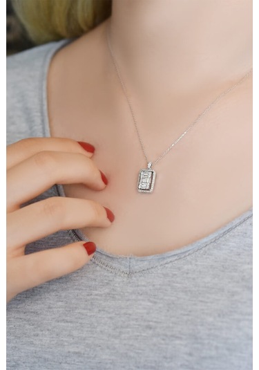 Modern Tasarım 0.55 Ct Baget Kare Tektaş Kolye
