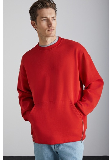 Santıagos Erkek Kangruru Cepli Fermuar Detaylı Arkası Yazı Baskılı Kırmızı Sweatshirt
