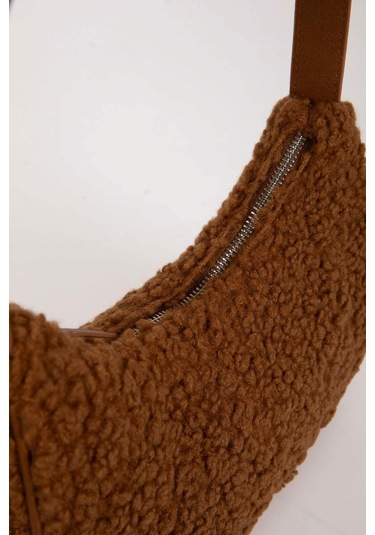 DeFacto Kadın Basic Düz Pelüş El Çantası B0802AXNSBN515