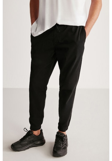 Jakob Erkek Dokuma Yıkamalı 4 Cepli Kalın Dokulu Paçası Lastikli Siyah Pantolon Jakob Erkek Dokuma Yıkamalı 4 Cepli Kalın Dokulu Paçası Lastikli Siyah Pantolon