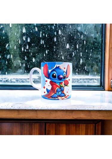 Lilo & Stitch Temalı Kalpli Stitch Baskılı Kırmızı Pelerinli Sera Beyaz