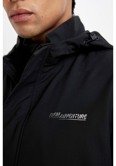 DeFactoFit Su İtici Mont Normal Kesim Kapüşonlu Fermuarlı Cepli C6047AX24AUBK81