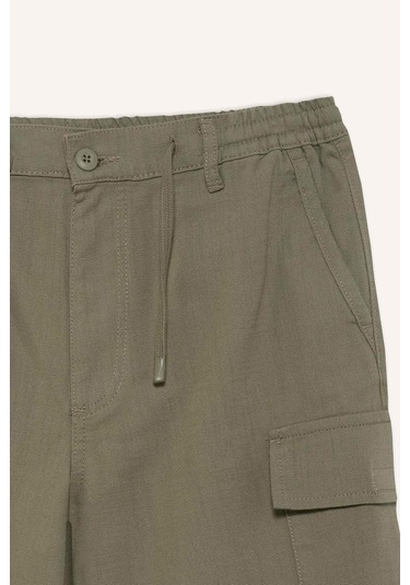 DeFacto %100 Pamuk Regular Kargo Cepli Keten Görünümlü Bermuda Şort E7799AX25SPKH465