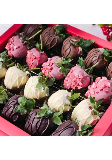 Sevgililer Günü Çilek Kaplı Çikolata Kutusu