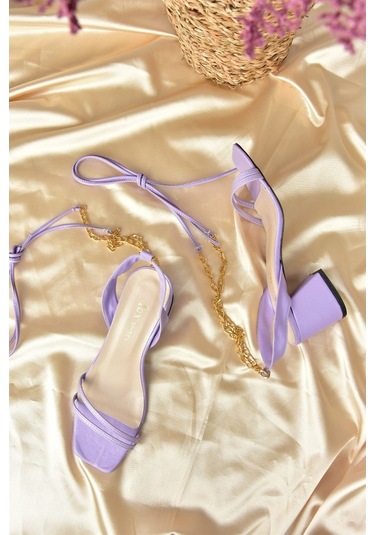 Fox Shoes Lila Kısa Topuklu Altın Zincir Detaylı Bilekten Bağlama