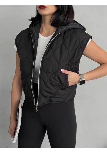 Kadın Cepli Kapitone Kapüşonlu Crop Yelek Siyah