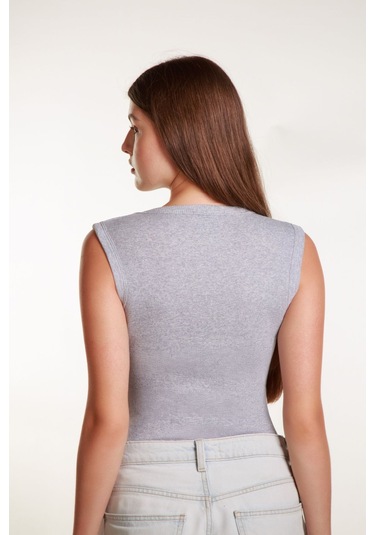 Kadın Gri Fitilli Likralı Sıfır Kol Bisiklet Yaka Örme Atlet Tshirt Bluz Gri