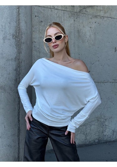 Kadın Kayık Yaka Full Esnek Asimetrik Kesim Comfort Spor Şık Tasarım Yumoş Bluz Beyaz
