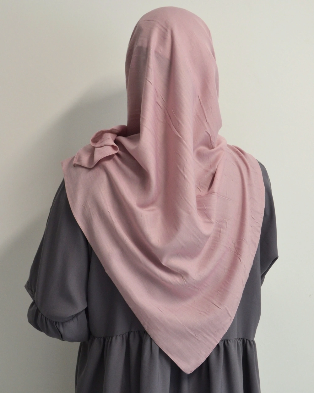 Bambu Kraş Eşarp 100x100 Cm Terletmez, Tok Ve Dik Duran, Dört Mevsim Kullanıma Uygun Gül Kurusu