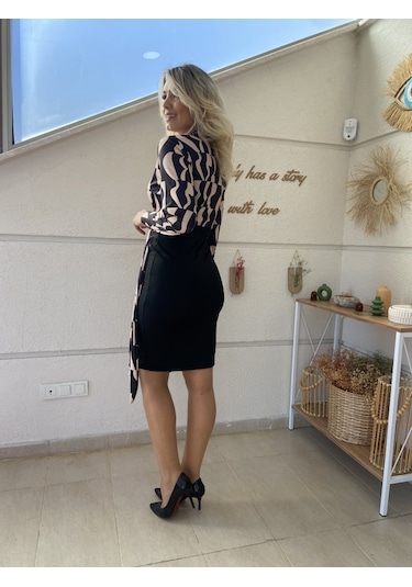 Kadın Uzun Kollu Kruvaze Yaka Dijital Baskılı Fiyonk Detay Dalgıç Kumaş Elbise Çok Renkli