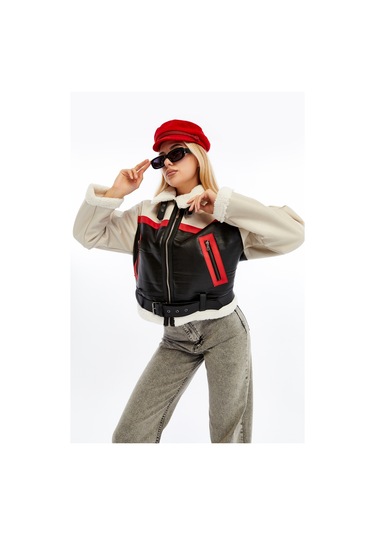 Kadın Siyah Kürklü Tokalı Crop Mont Siyah