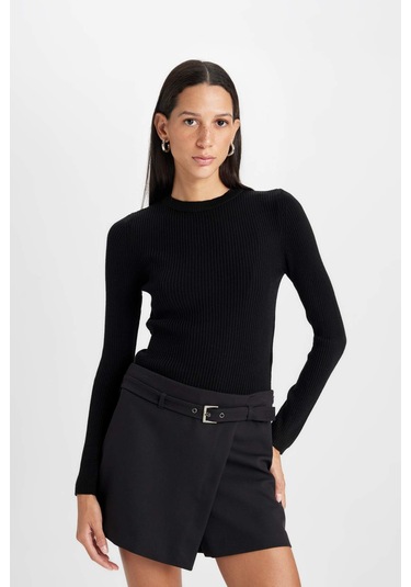 DeFacto A Kesim Yüksek Bel Kemerli Asimetrik Şort Etek D6448AX24HSBK81 Siyah