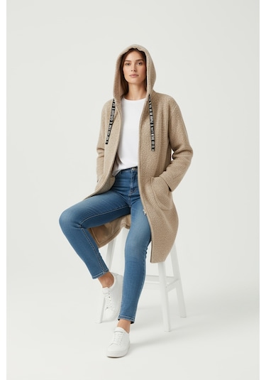 Kadın Üstten Cepli Kapüşonlu Önü Fermuarlı Kaşe Hırka Vizon