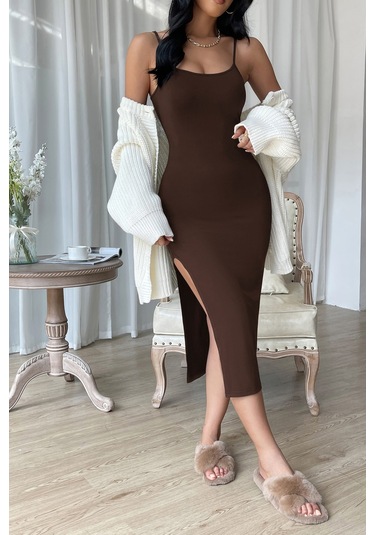 Kadın Kahverengi Yırtmaçlı Diz Altı Vücüdu Saran Gecelik Kahverengi