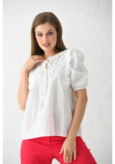 Kadın Bisiklet Yaka Balon Kol Nakış Detylı Volanlı Dokuma Yazlık Bluz Ekru