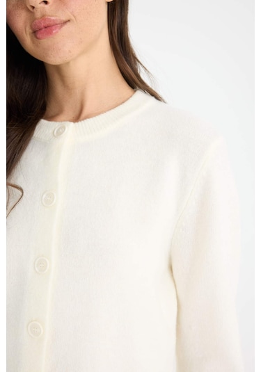 Defacto Regular Fit Bisiklet Yaka Basic Düz Düğmeli Soft Touch Yumuşak Triko Hırka E3654ax25wner105 Ekru