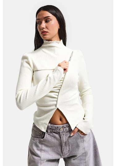 Itsbasic Kadın Beyaz W5 Asimetrik Kesim Fermuar Detaylı Özel Tasarım Crop Top