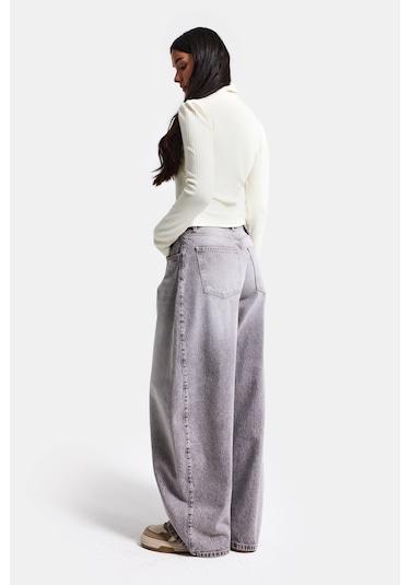 Itsbasic Kadın Beyaz W5 Asimetrik Kesim Fermuar Detaylı Özel Tasarım Crop Top
