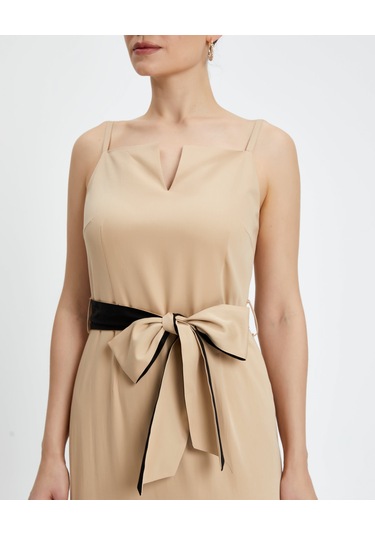 Kadın Askılı Uzun Elbise - Kemer Detaylı - Modern Ve Şık - Günlük Ve Özel Günler İçin Elbise Bej