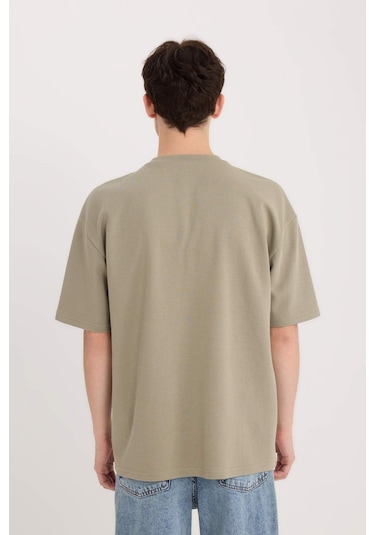 DeFacto Oversize Geniş Kalıp Ütü Gerektirmeyen Bisiklet Yaka Kısa Kollu Basic Düz Ağır Kumaş Tişört X3926AZ25SPKH465 DeFacto Oversize Geniş Kalıp Ütü Gerektirmeyen Bisiklet Yaka Kısa Kollu Basic Düz Ağır Kumaş Tişört X3926AZ25SPKH465