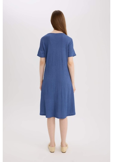 DeFacto Regular Fit Apaş Yaka Basic Düz Bürümcük Kısa Kollu Midi Yazlık Elbise D3834AX25SMIN69 DeFacto Regular Fit Apaş Yaka Basic Düz Bürümcük Kısa Kollu Midi Yazlık Elbise D3834AX25SMIN69