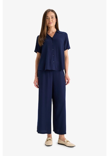 Defacto Culotte Geniş Paça Krinkıl Viskon Kapri C9565ax25smnv135 Lacivert Defacto Culotte Geniş Paça Krinkıl Viskon Kapri C9565ax25smnv135 Lacivert