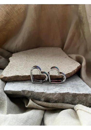 Gümüş Renkli Gözlü Kalp Küpe